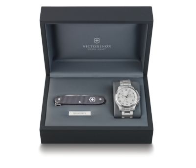 Swiss_Army_Officer's_Chronograph_Bracelet_Watch_with_Swiss_Army_Knife