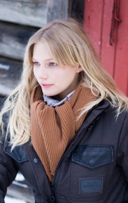 Gersemi Ladies Long Scarf