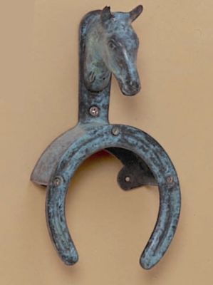 Horse Fare Horsehead with Horseshoe Bridle Holder