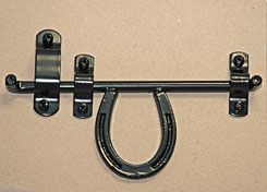 HORSESHOE DOOR LATCH