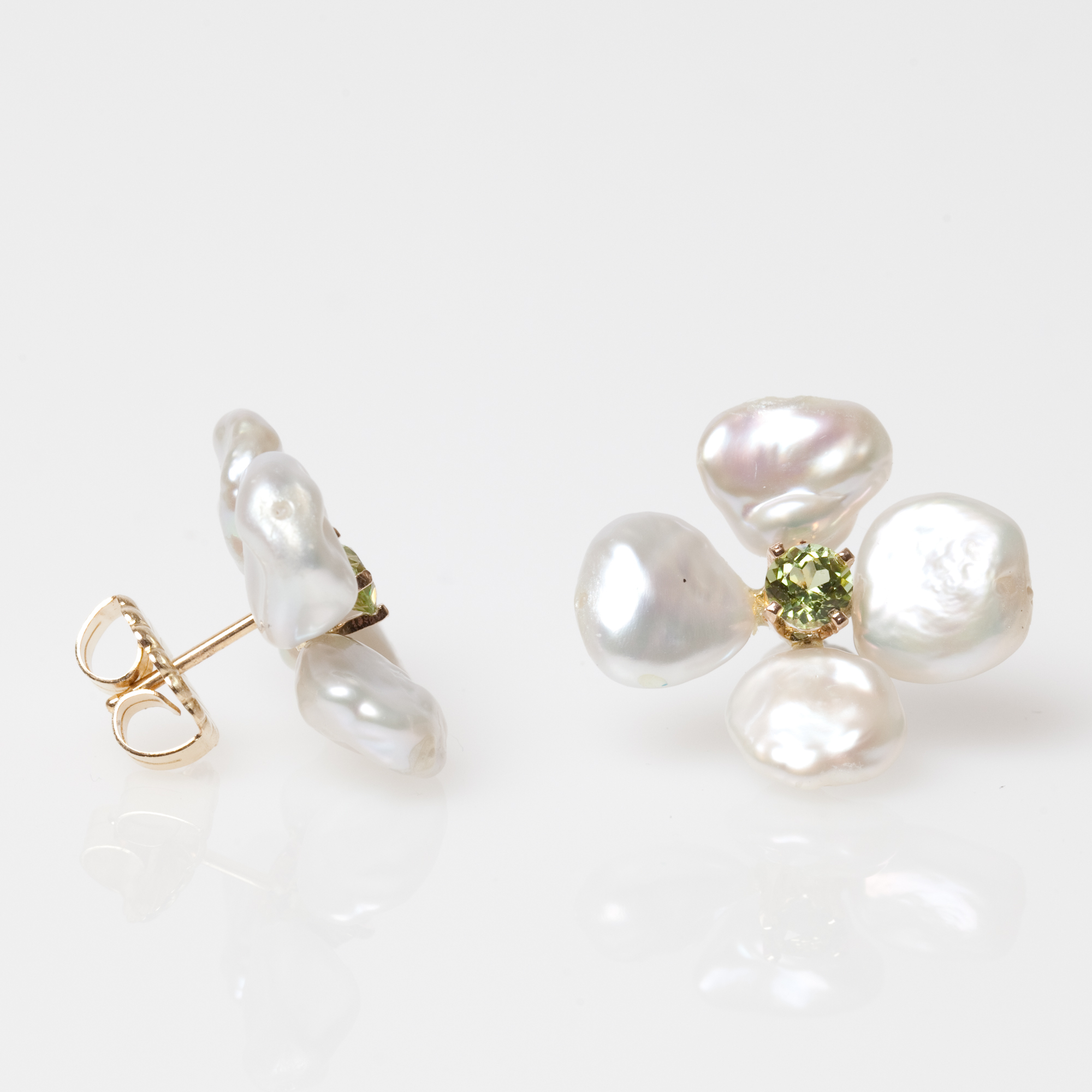 18KYG 4 PETAL PRL PERIDOT EARRINGS