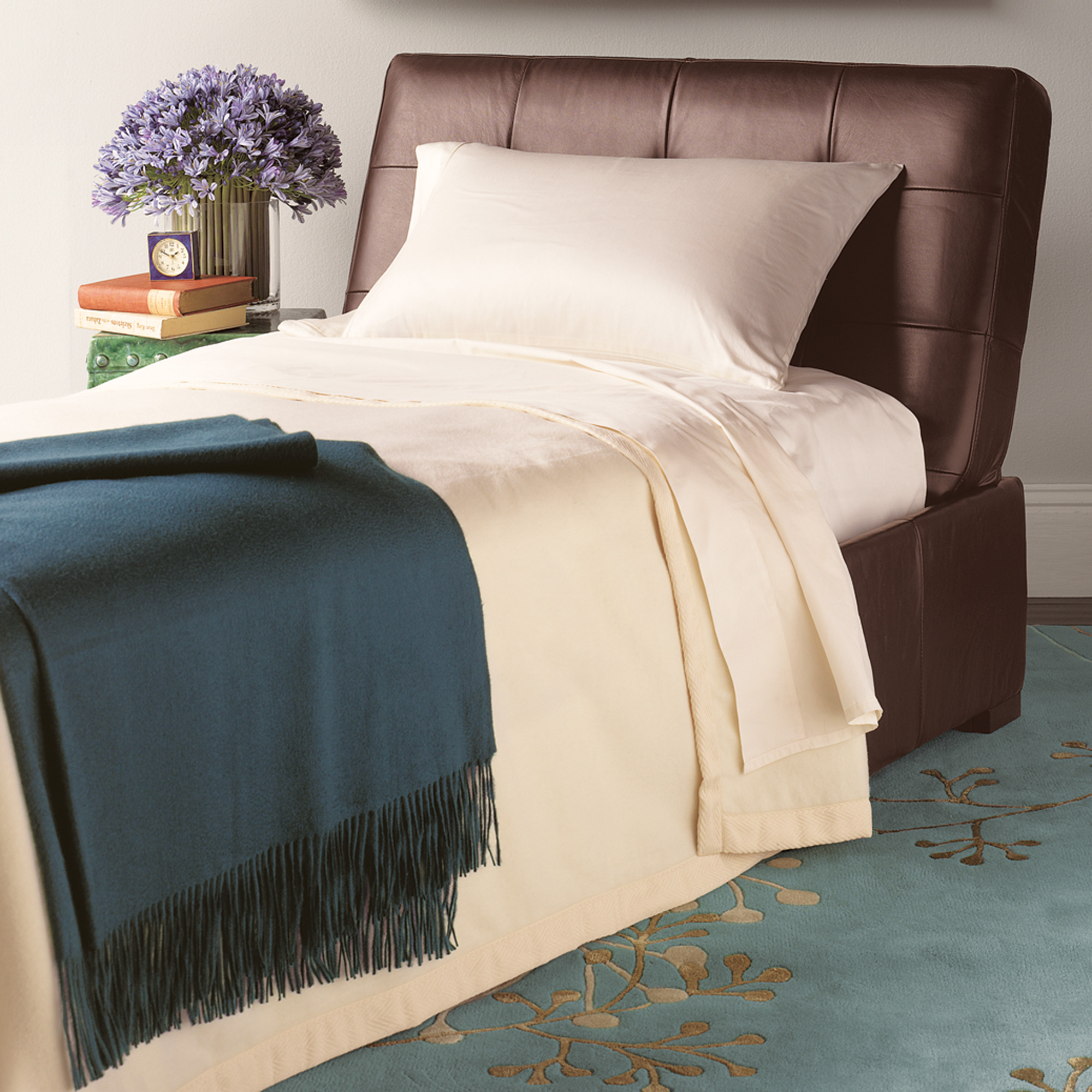 LEATHER SLEEPER OTTOMAN
