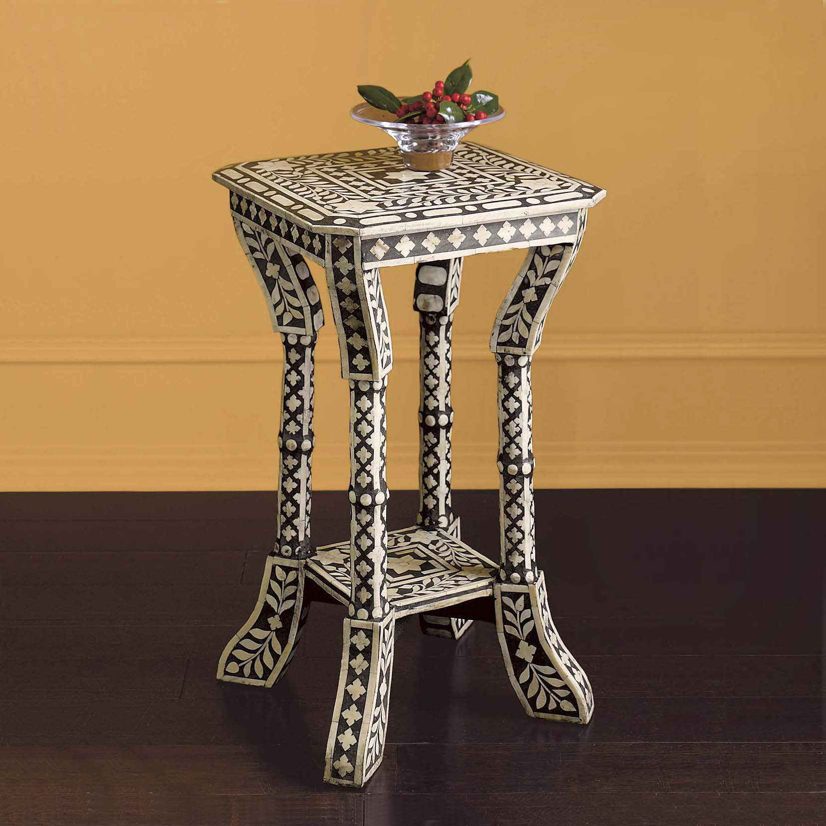 GEOMETRIC INLAY TABLE