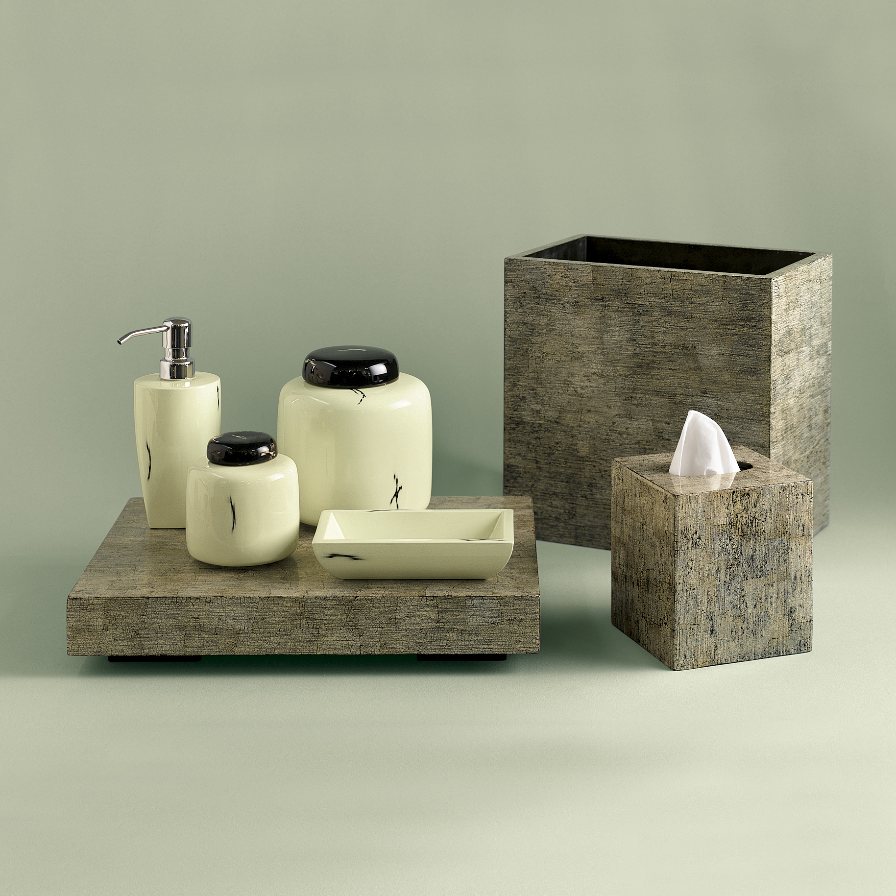 Lacquered Small Canister, 4