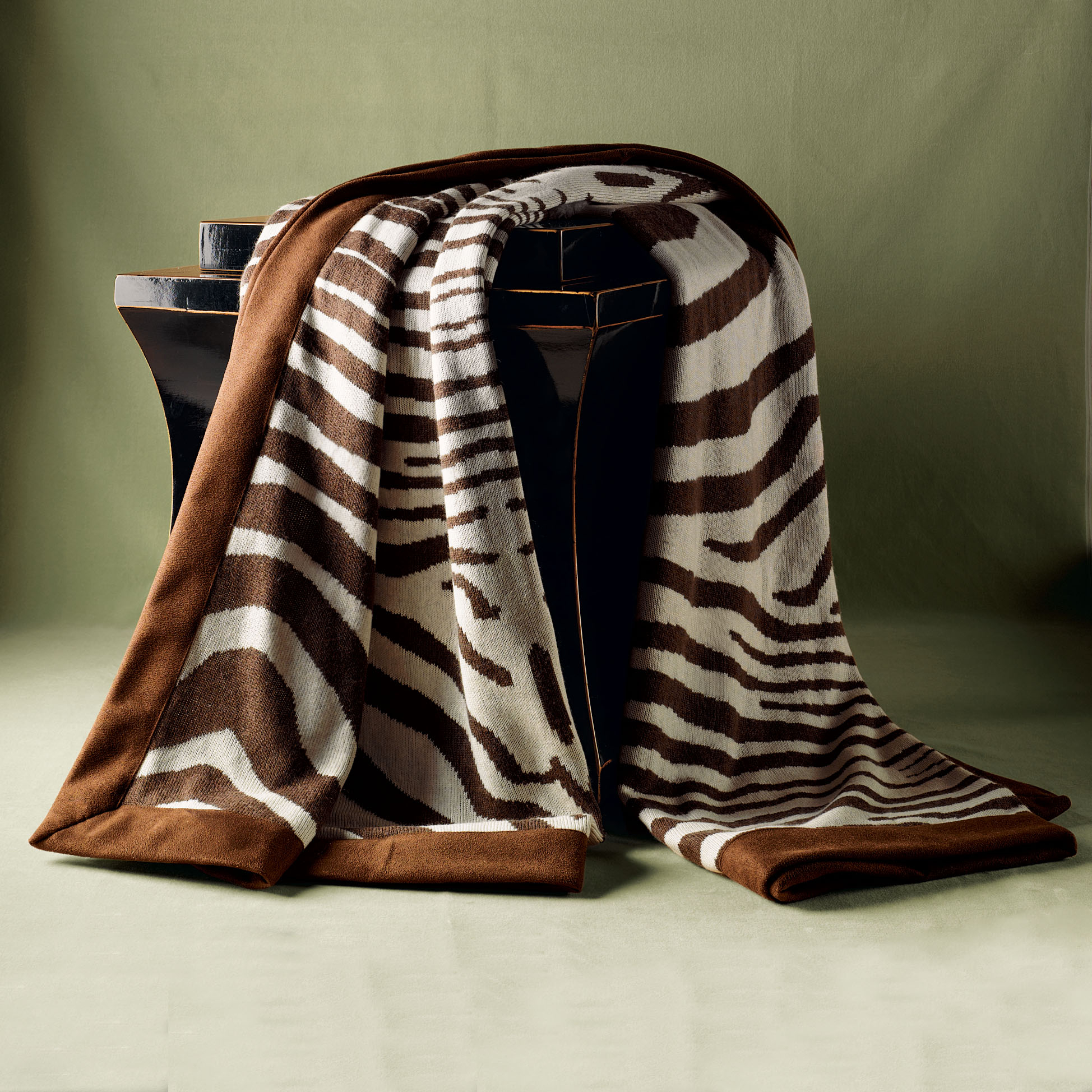 CASHMERE BLEND ZEBRA THROW