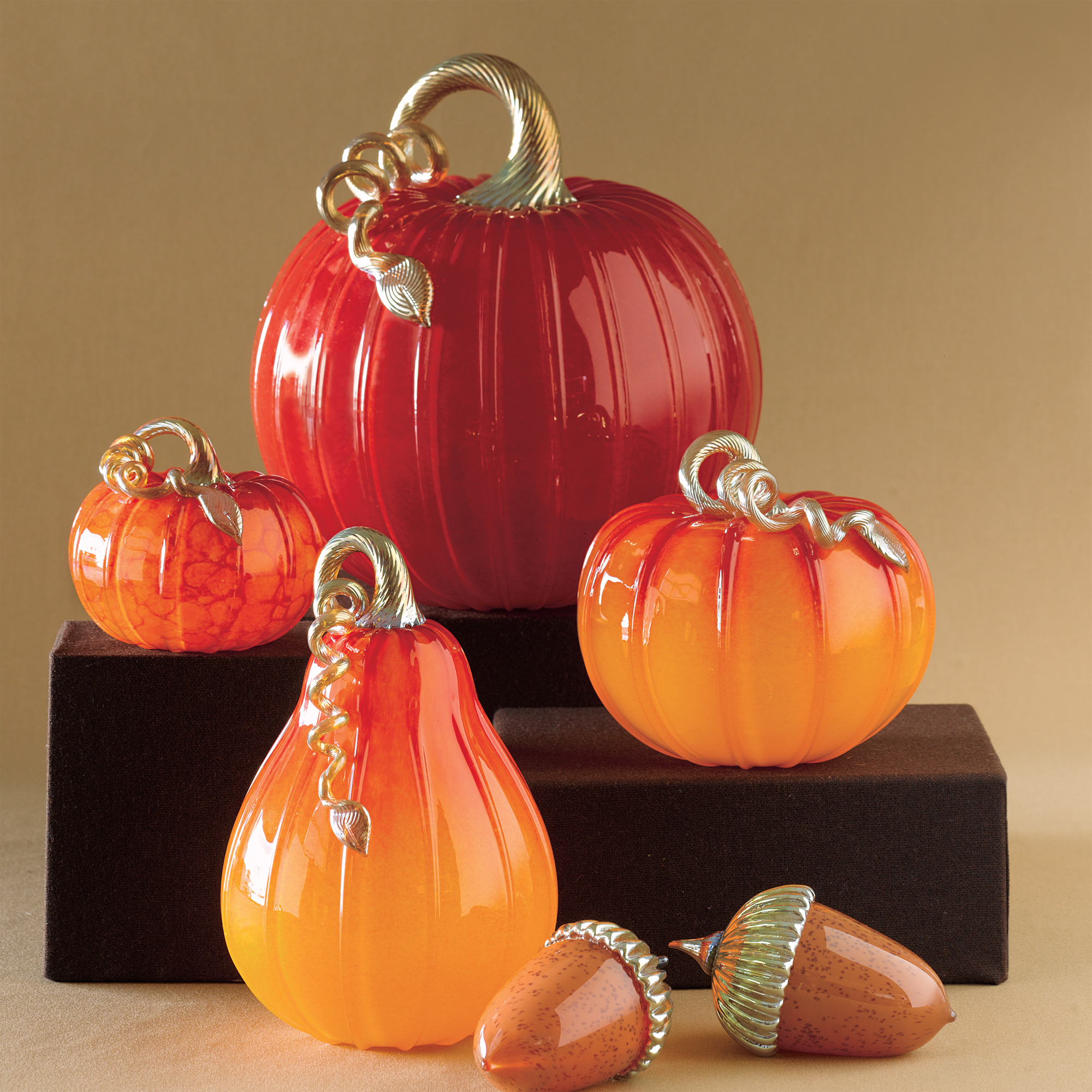 SMALL RED AND GOLD MOTTLED PUMPKIN