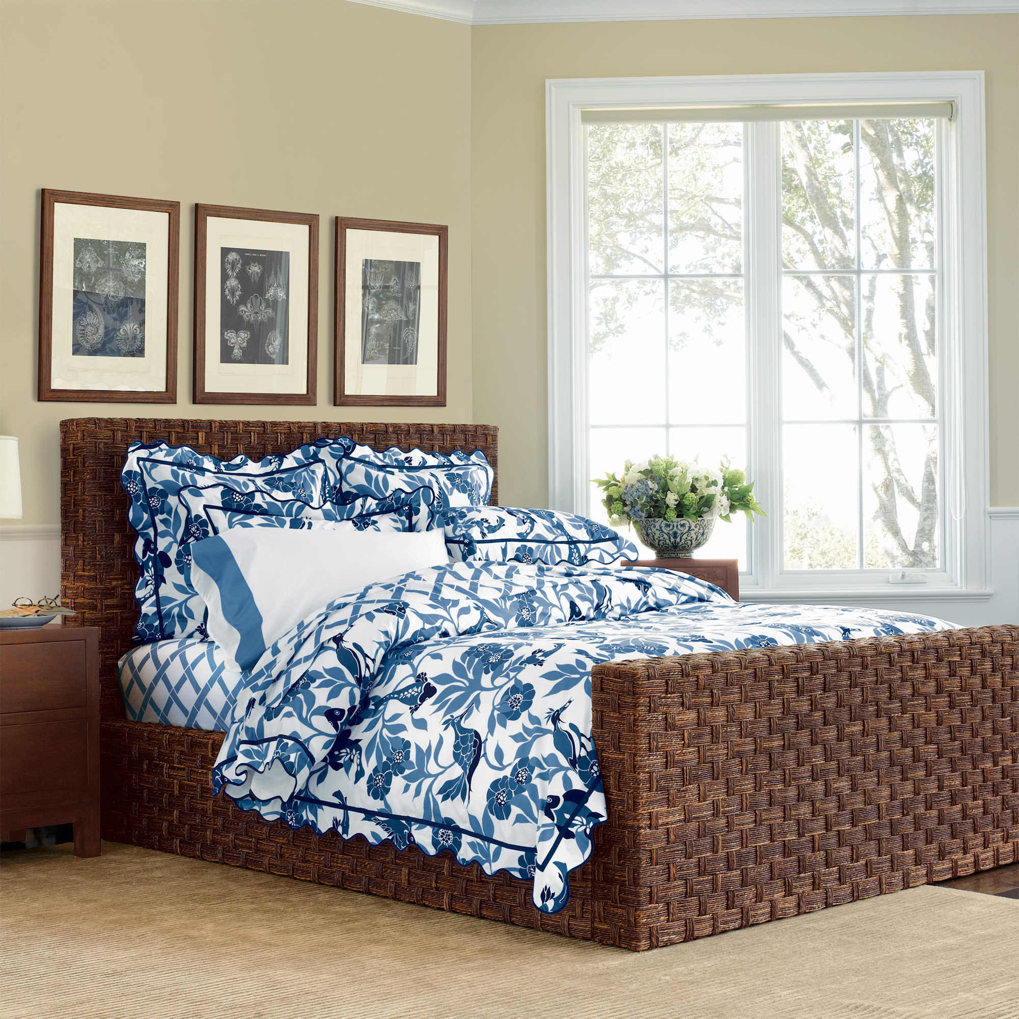 Del Mar Platform Queen Bed, 72 3/4