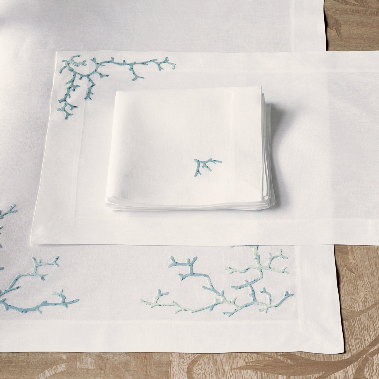 S/4 CORAL EMB NAPKINS