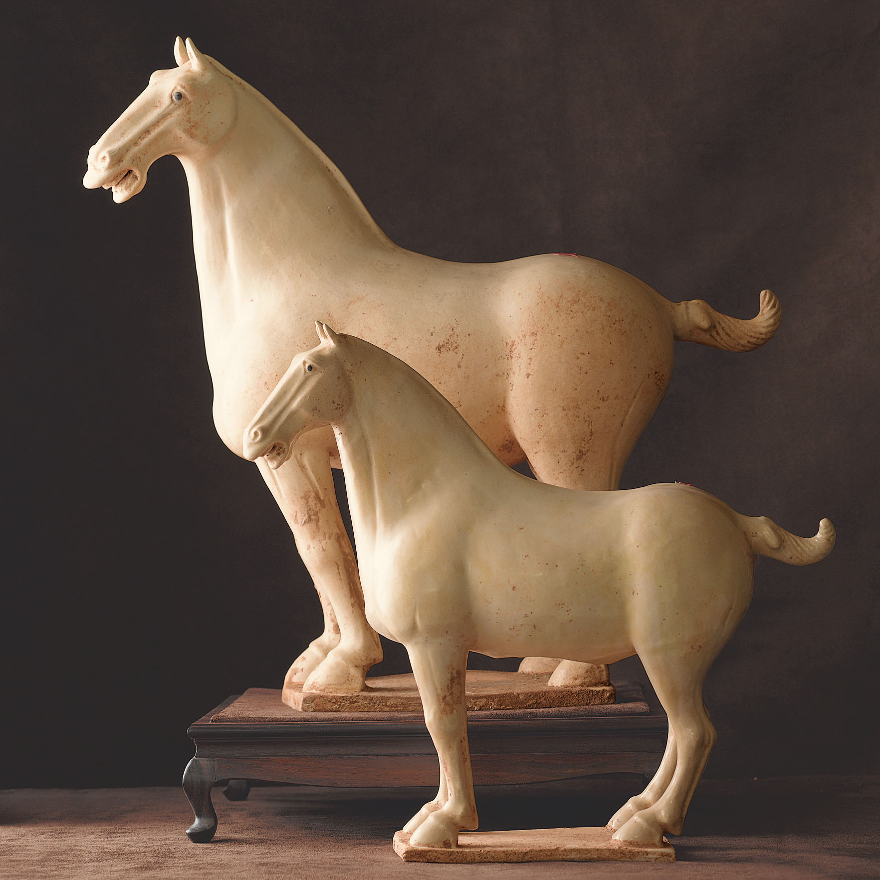 WHITE TANG HORSE SMALL