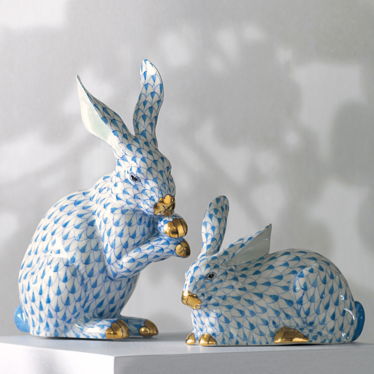BUNNY WITH PAWS UP BLUE