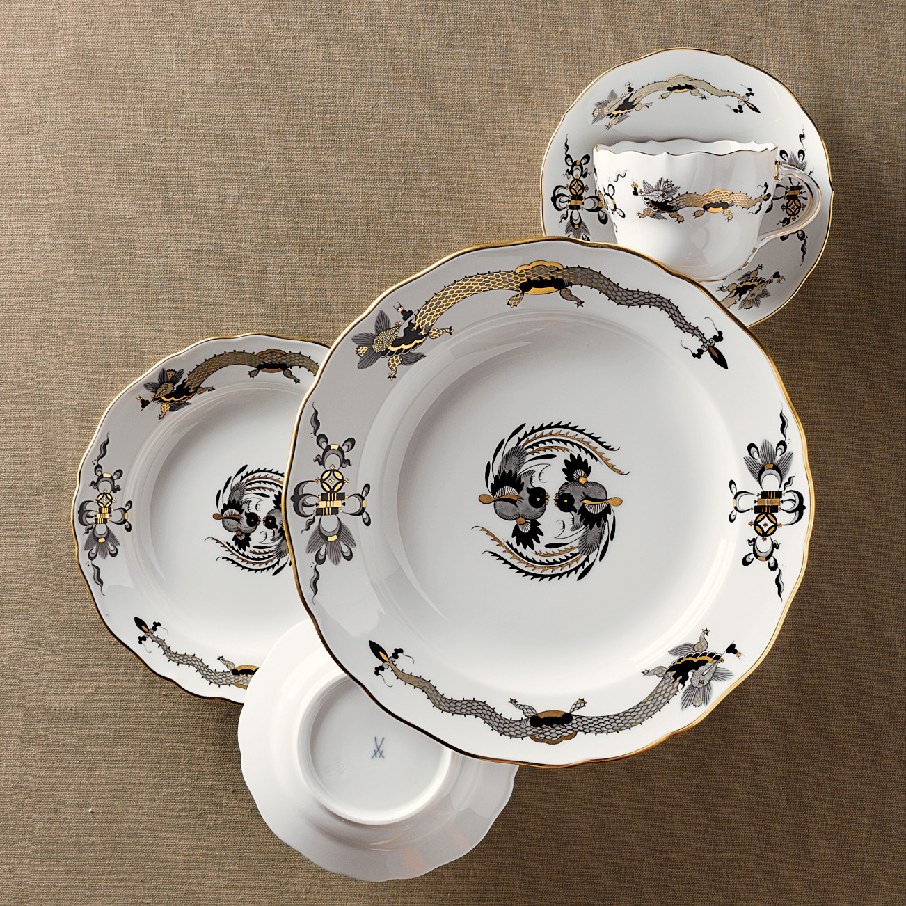 MEISSEN BLACK COURT DRAGON DINNERWARE