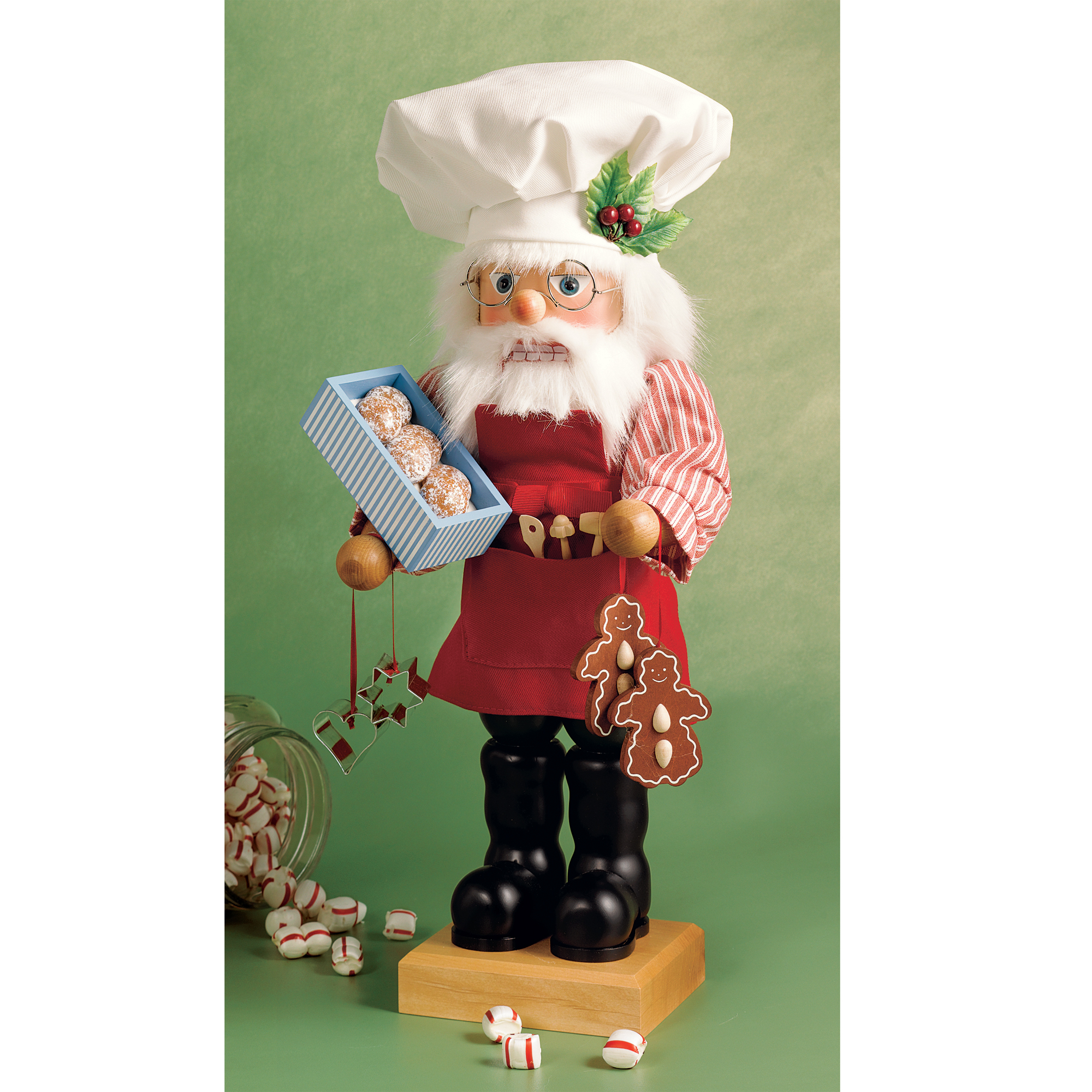 BAKER W/ GINGERBREAD NUTCRACKER