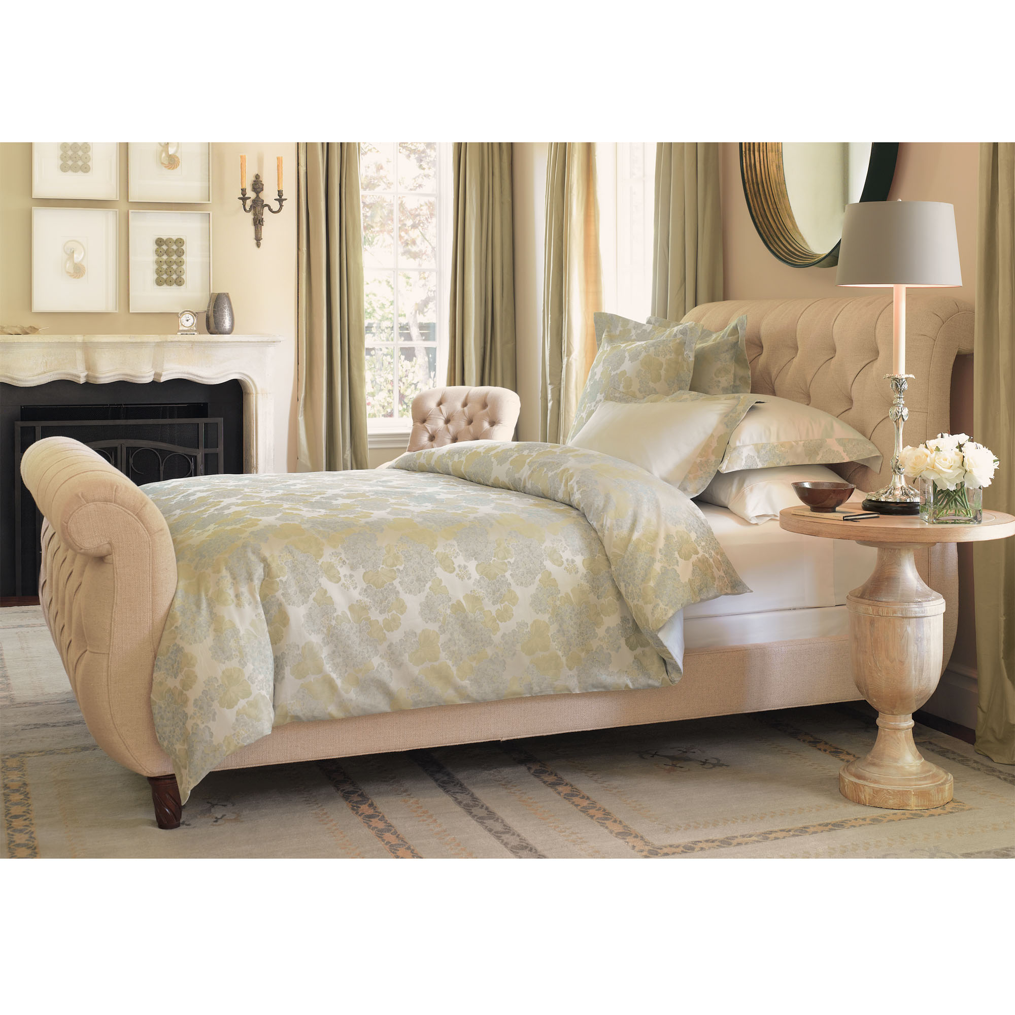 CLEEVE HILL TUFTED BED QUEEN