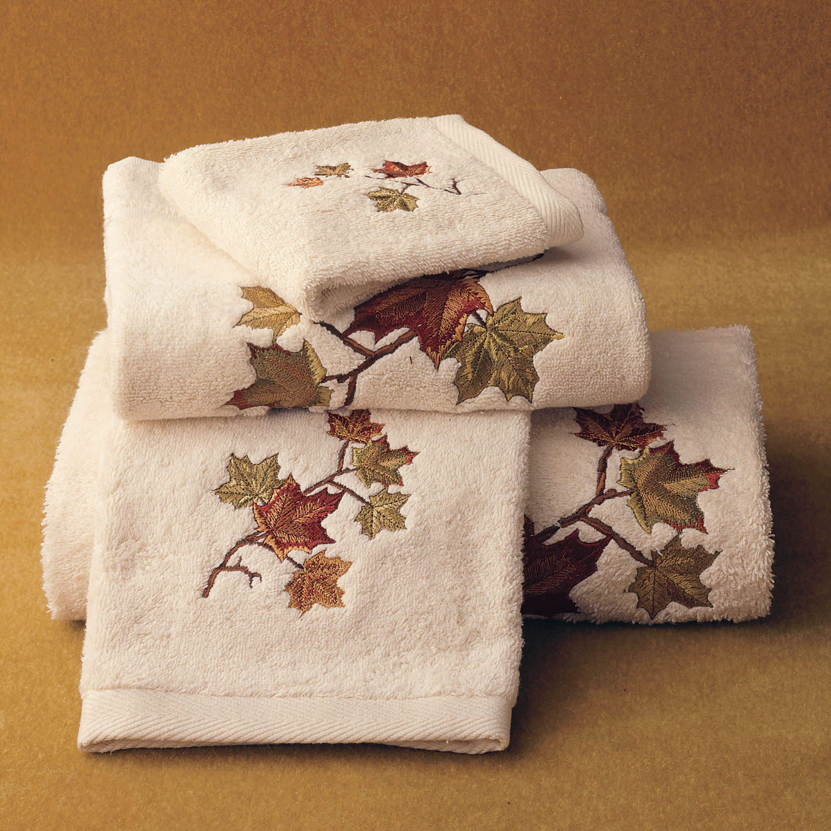 AUTUMN LEAVES BATH TOWEL