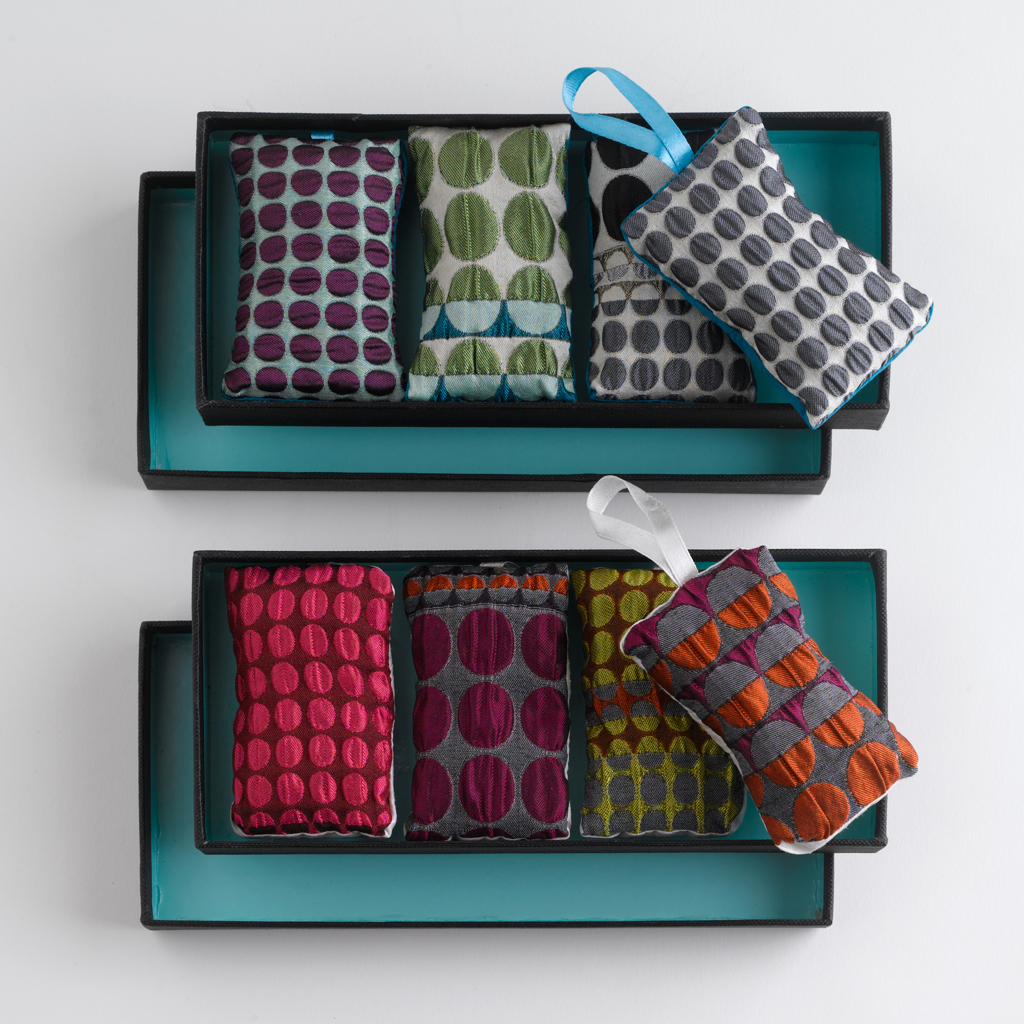 S/4 COOLMULTICOLORED SACHETS