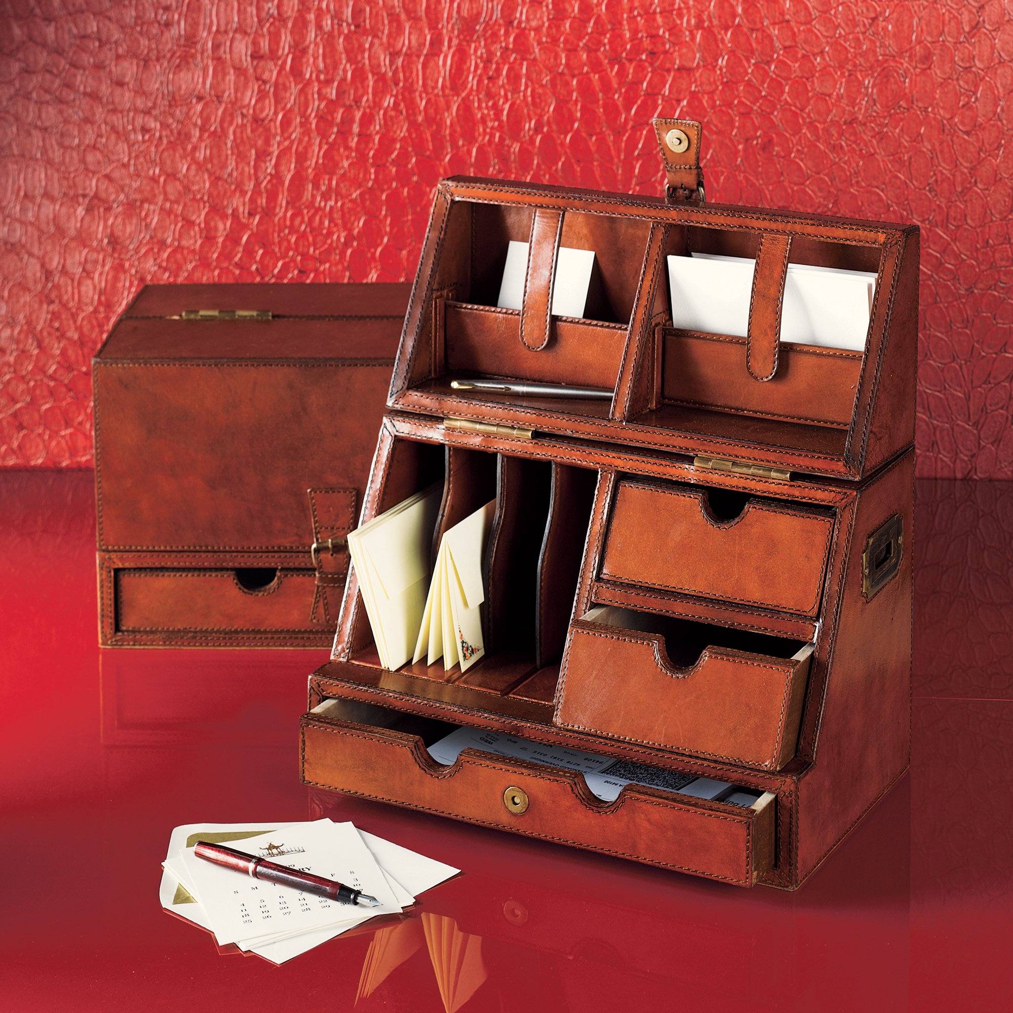LEATHER DESK TRAVELER