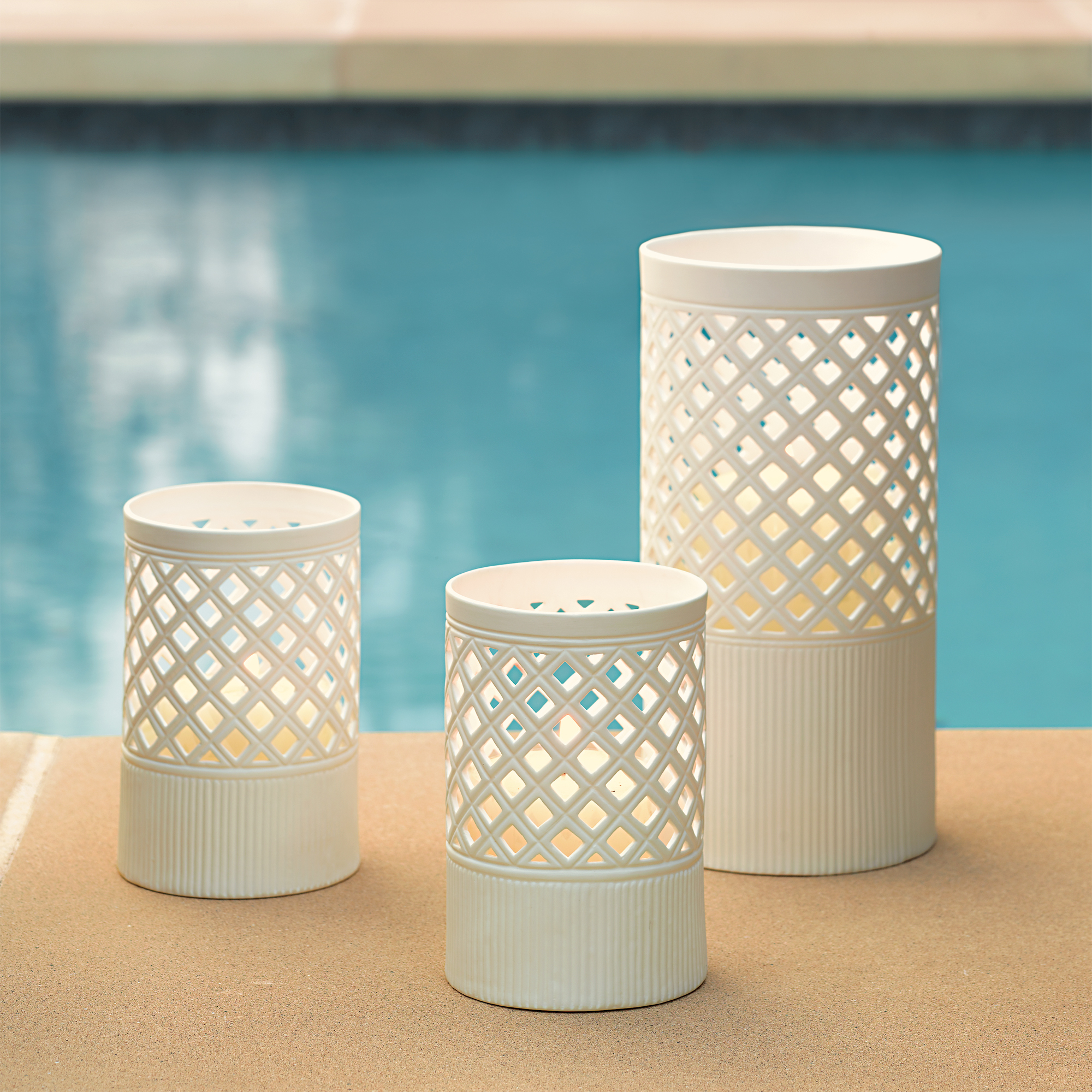 S/2 PORCELAIN HURRICANE SMALL