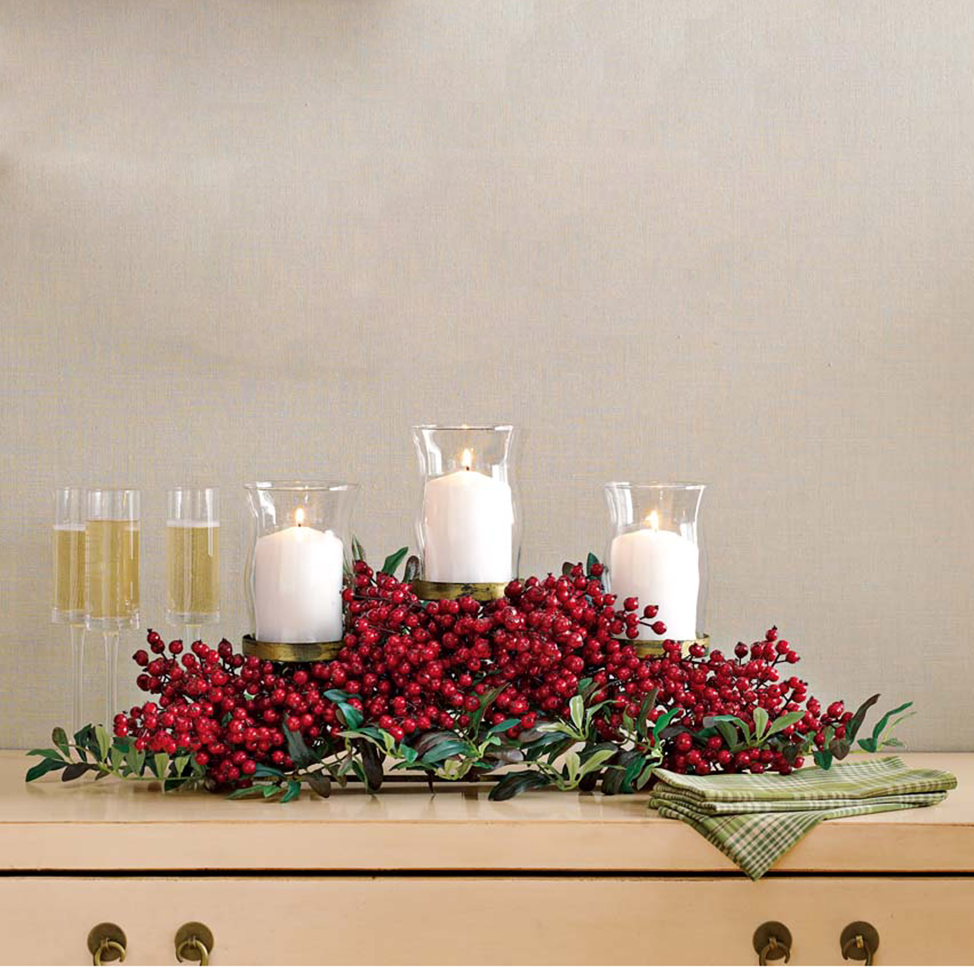 HOLIDAY BERRY CENTERPIECE