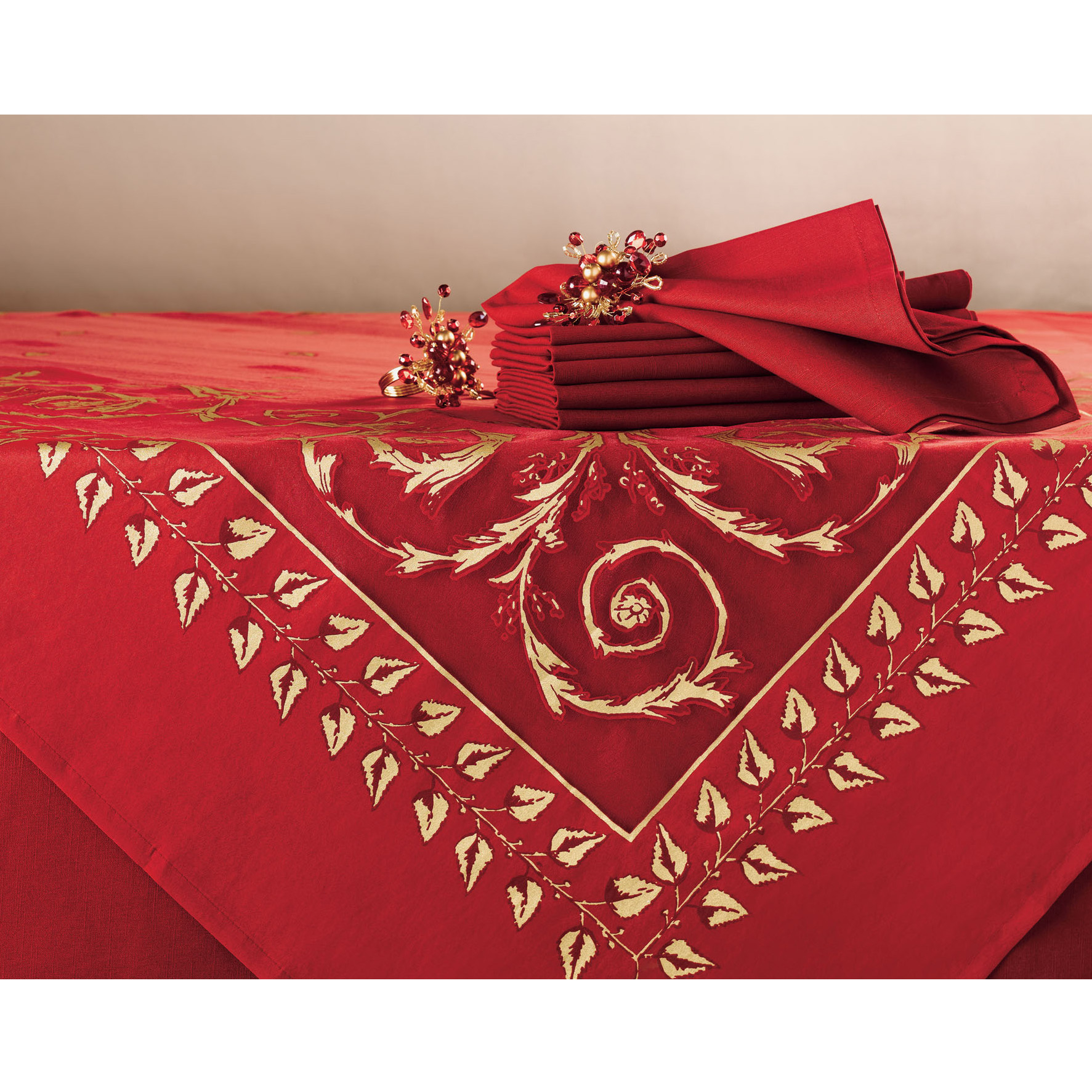Scrolled Table Runner 90