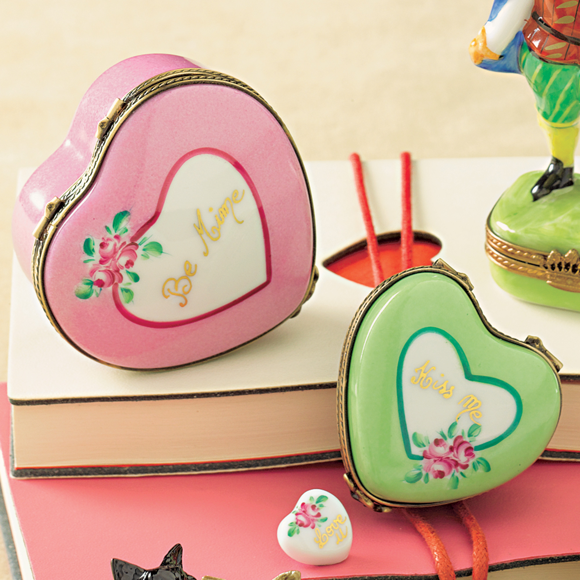 NESTING CONVERSATION HEARTS LIMOGES BOX