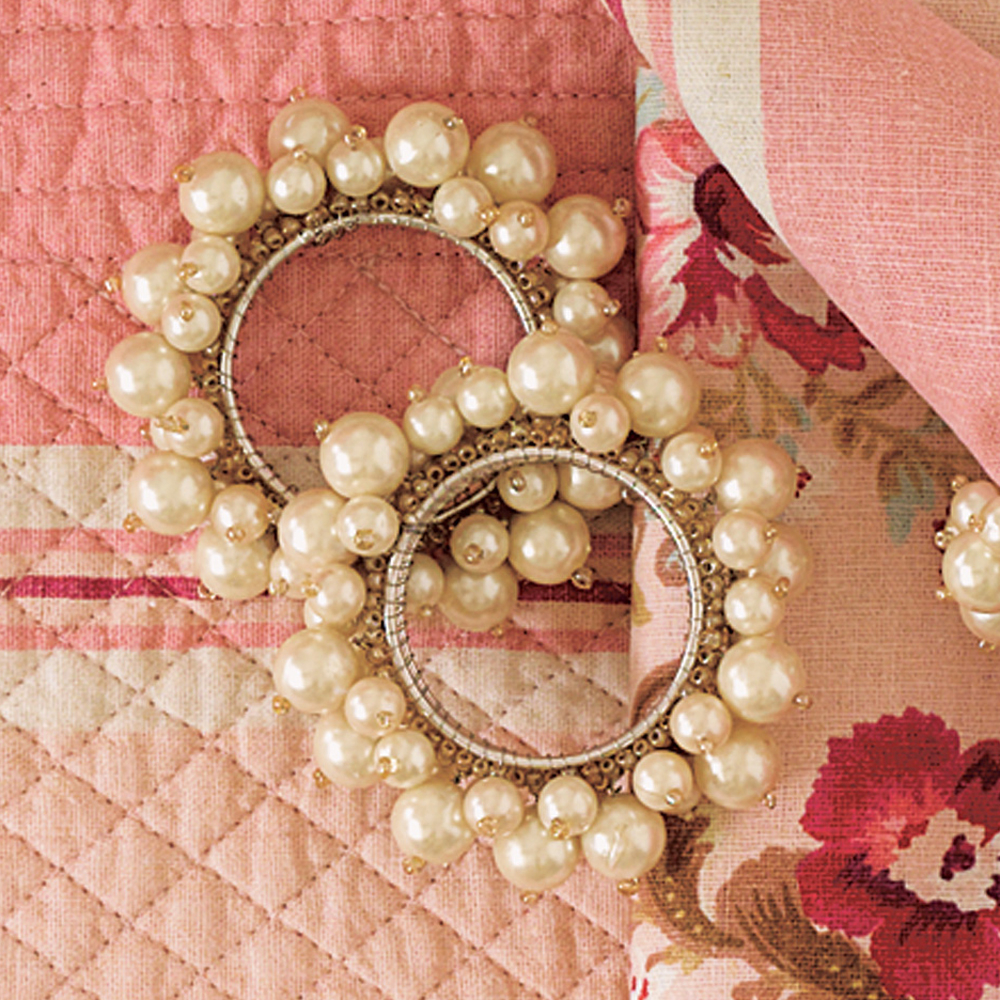 SET OF 4 PEARL NAPKIN RINGS