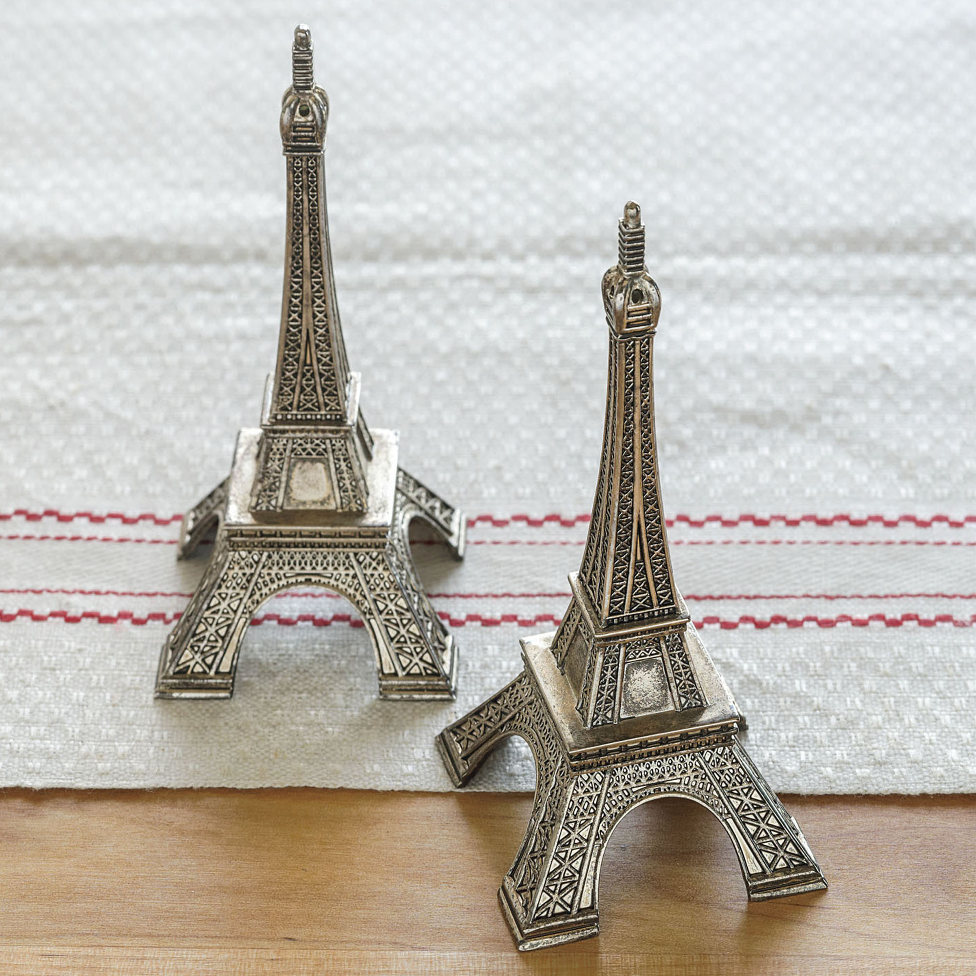 EIFFEL TOWER SALT AND PEPPER SHAKER SET