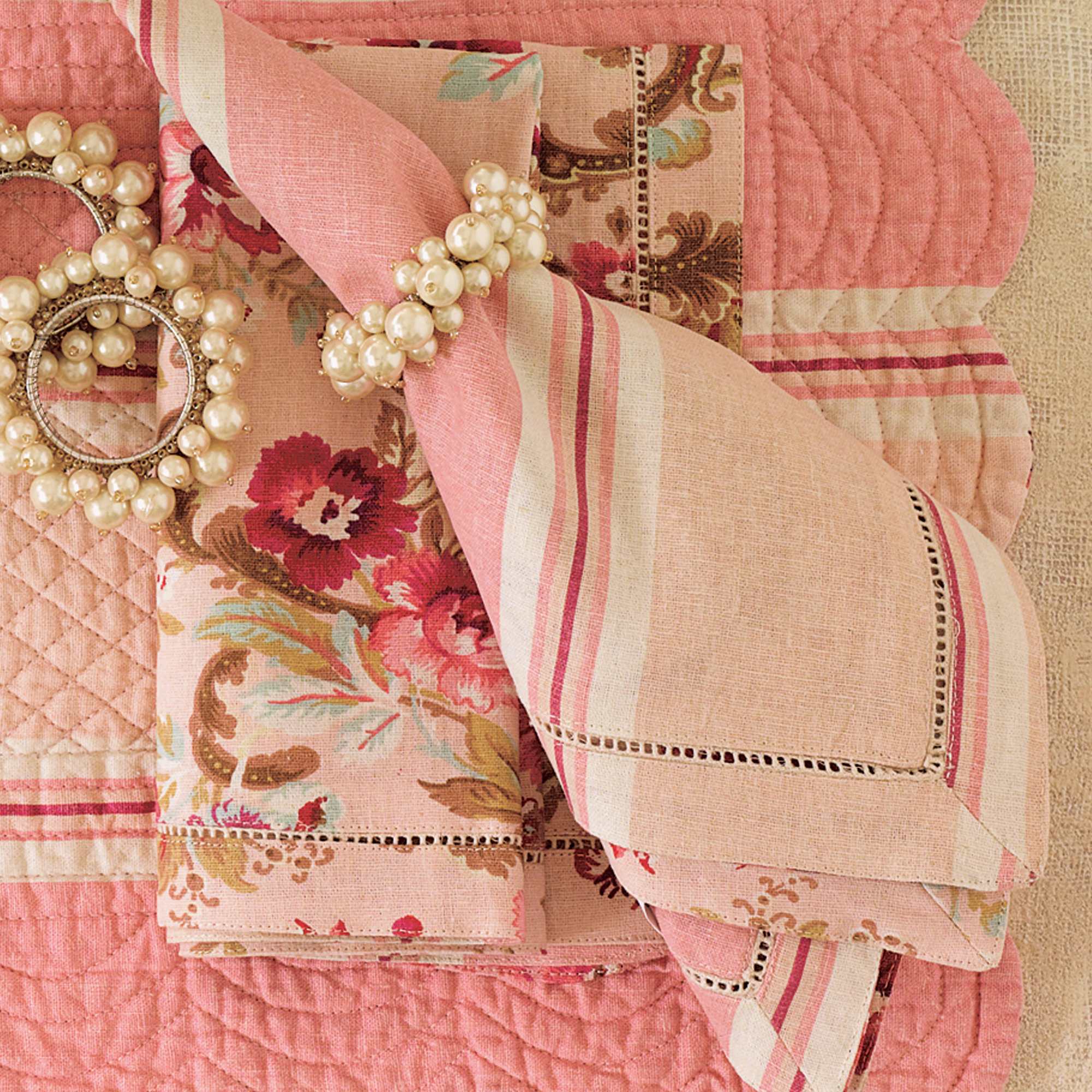 SET OF 4 REVERSIBLE QUILTED PINK NAPKINS