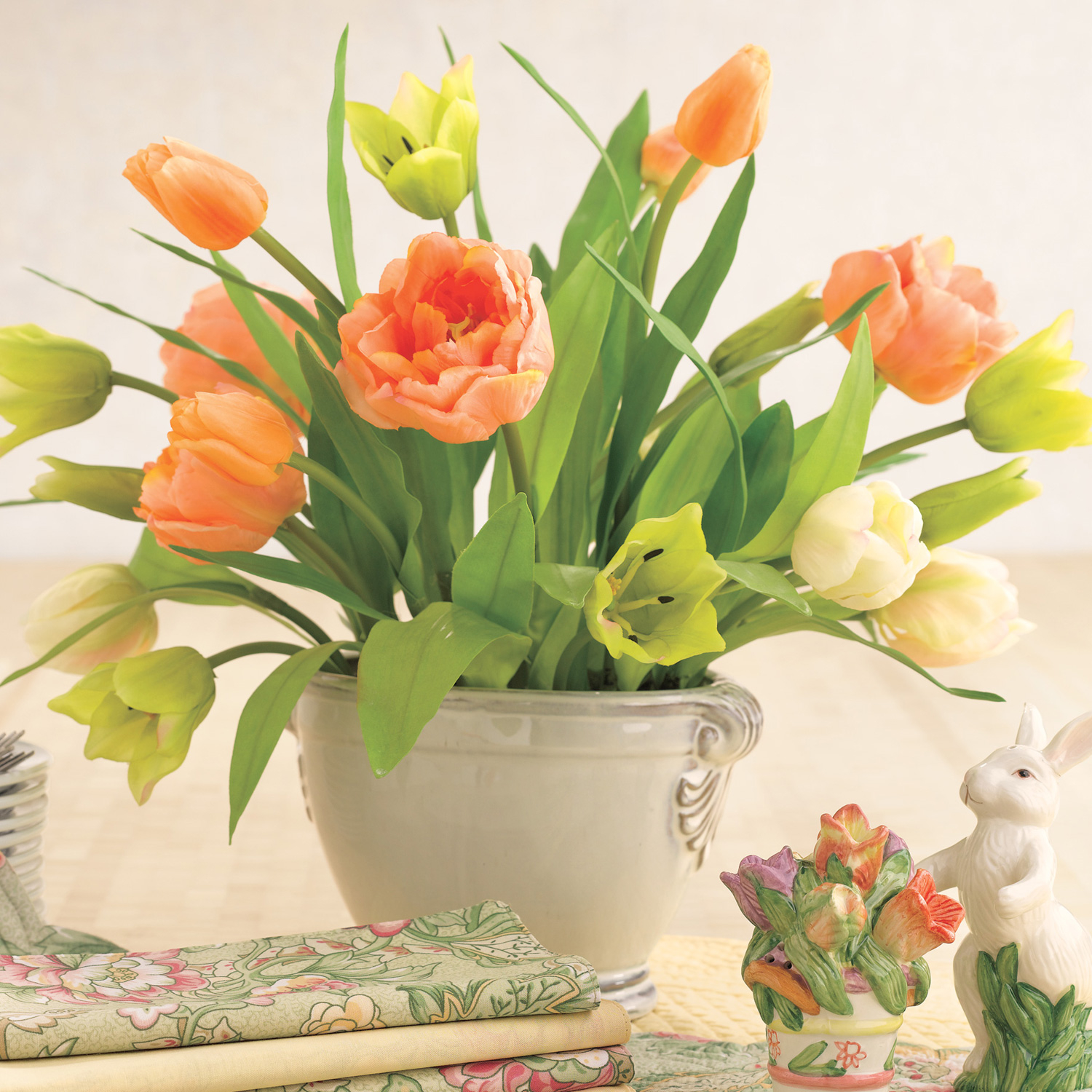 TULIP ARRANGEMENT IN CERAMIC POT
