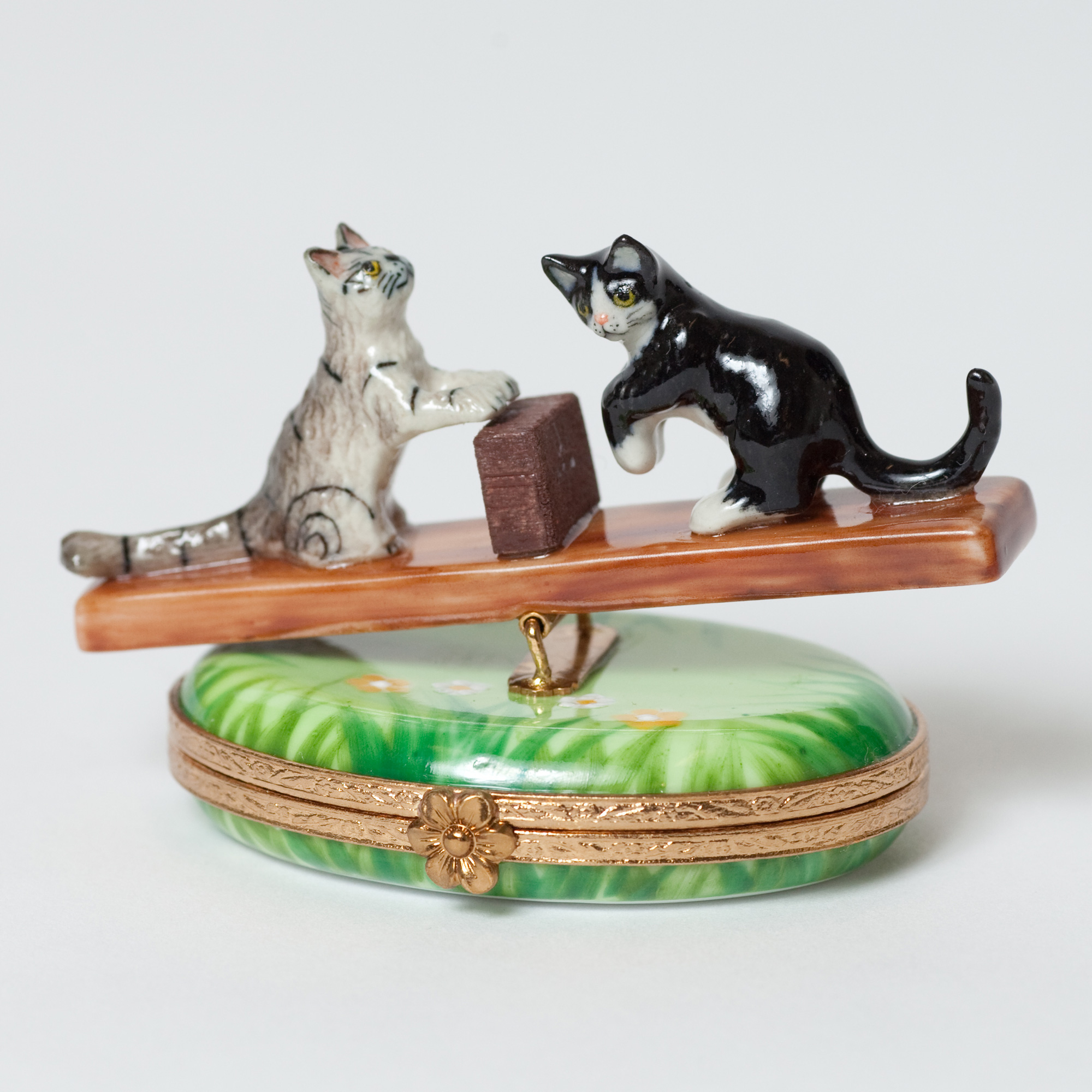 CATS ON SEESAW LIMOGES