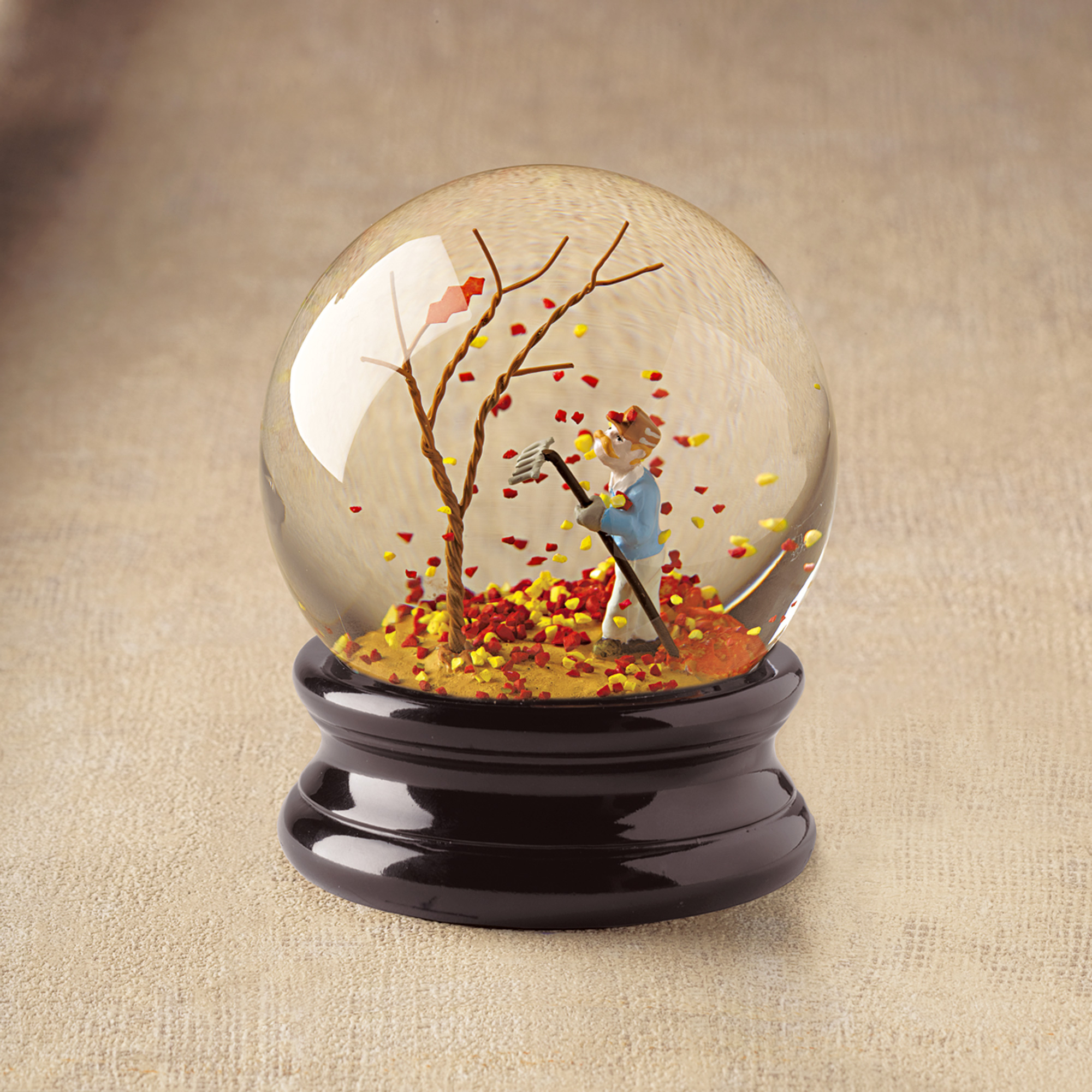 FALL LEAVES SNOWGLOBE