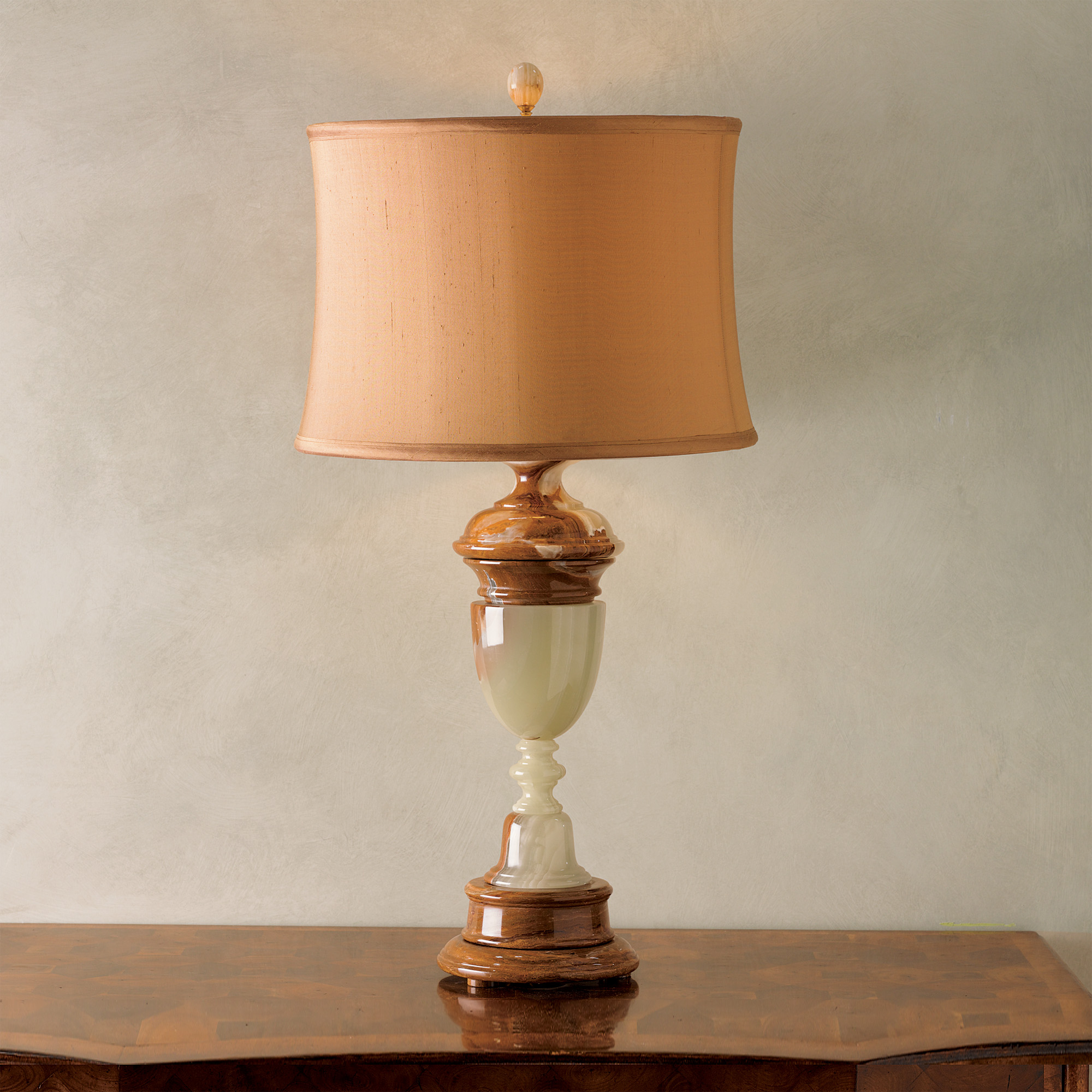 ONYX TABLE LAMP
