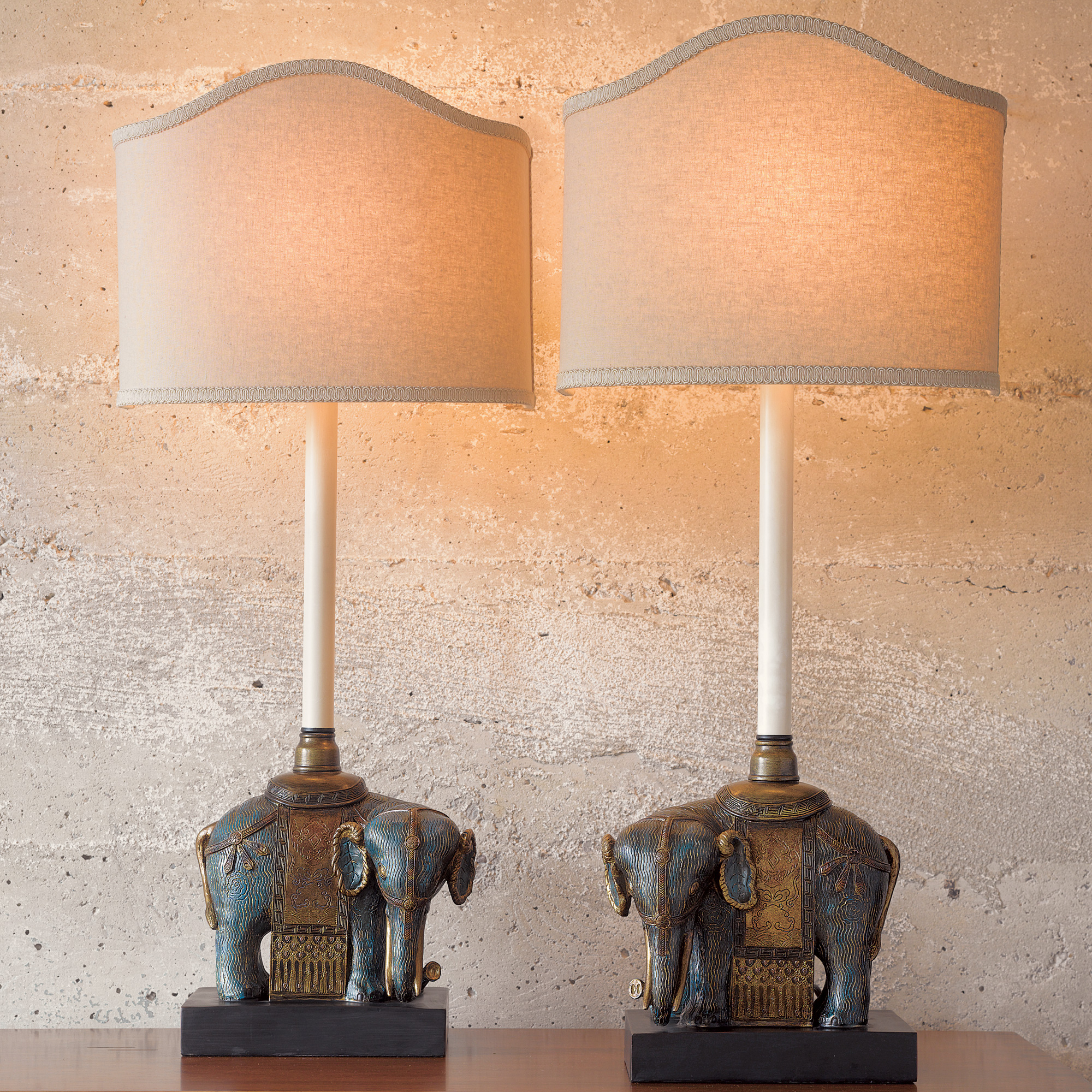 TAJ ELEPHANT LAMP LEFT