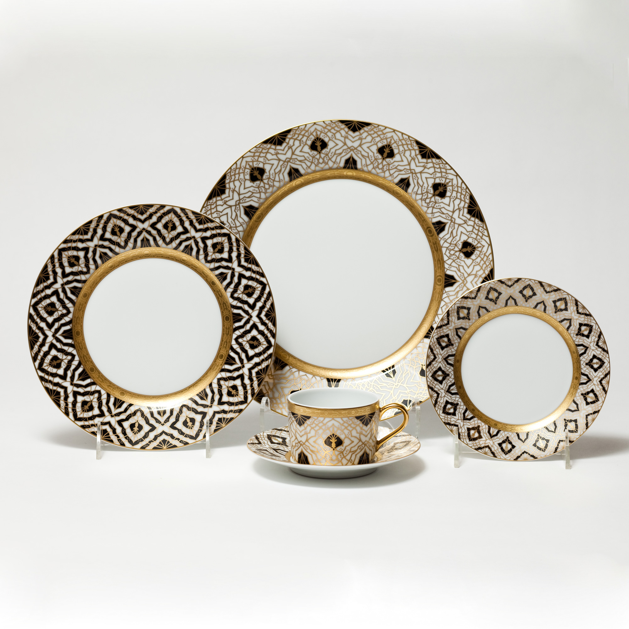 Farahnaz Dinner Plate, Black