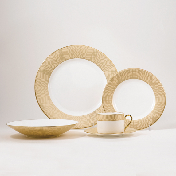 DANDY GOLD FIVE PIECE PLACE SETTING
