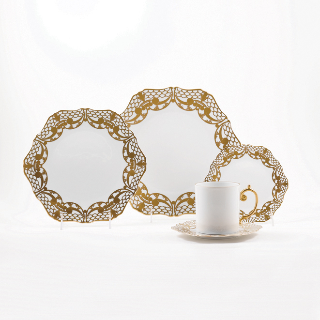 ALENCON GOLD FIVE PIECE PLACE SETTING