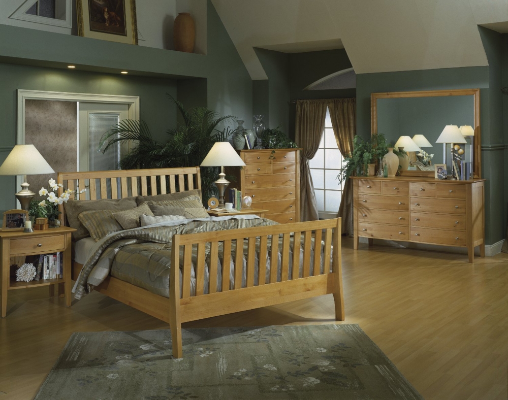 Essex Cove Queen Sleigh Bed - Natural Finish
