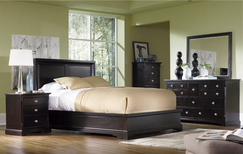 French Quarters Queen Bedroom Suite with One Underbed Storage Unit