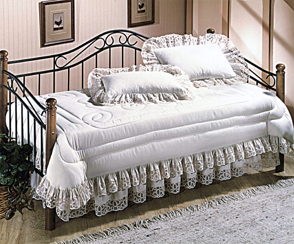 Winsloh Metal Daybed Frame with Overnighter Package