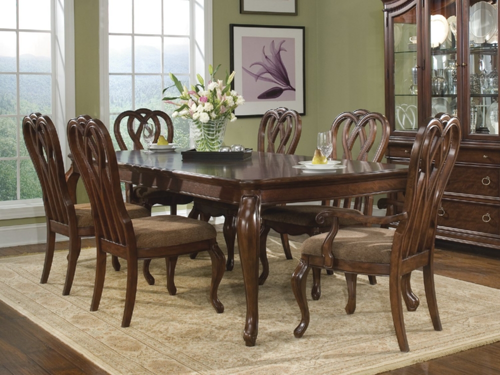 Heritage Court Leg table and 4 side chairs