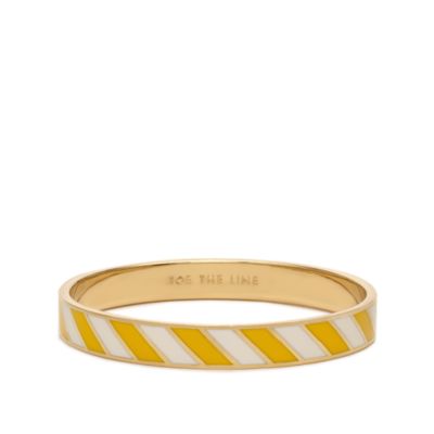 toe the line idiom bangle