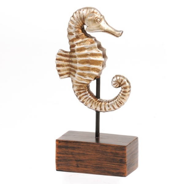 seahorse statue
