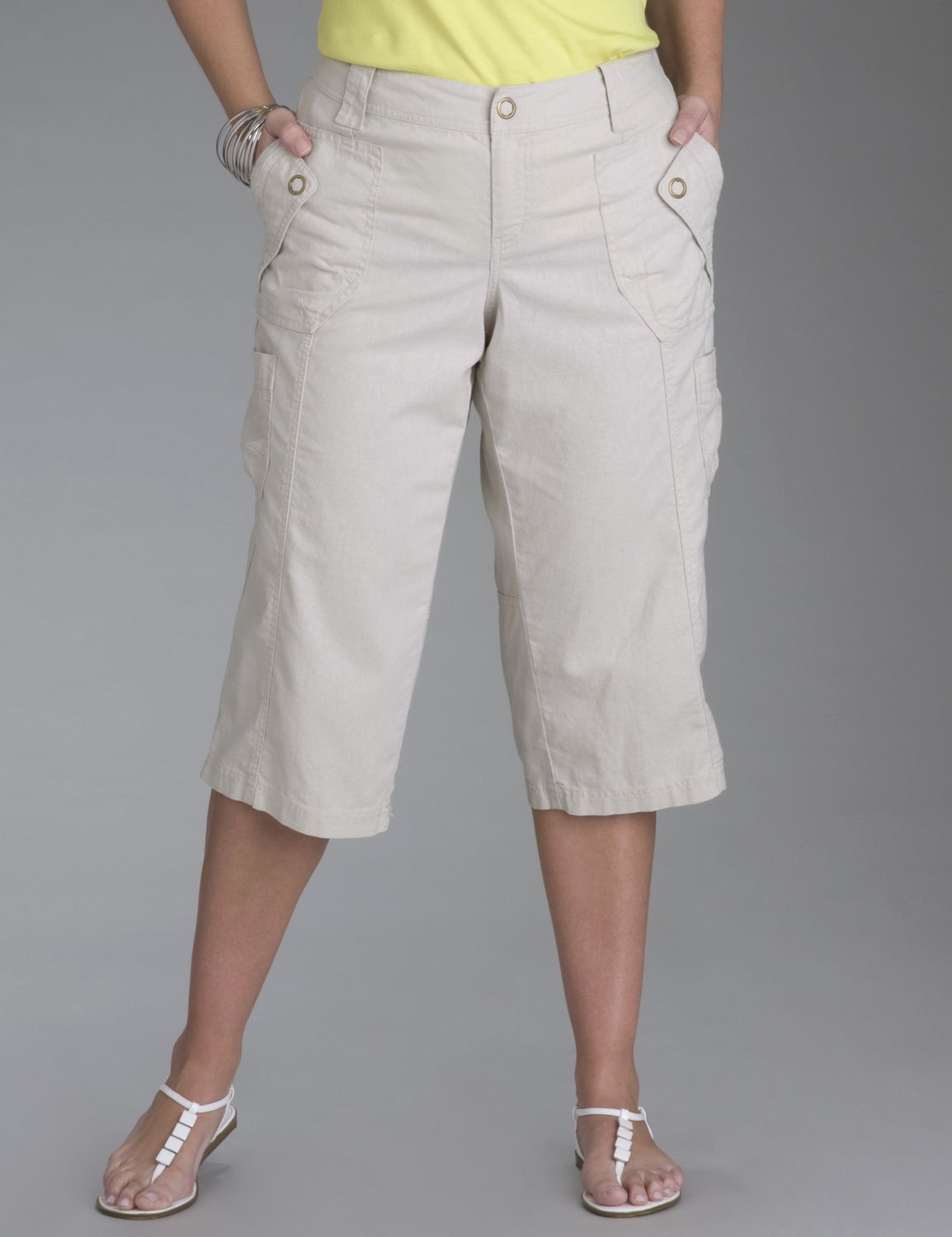 Linen finish capri pant