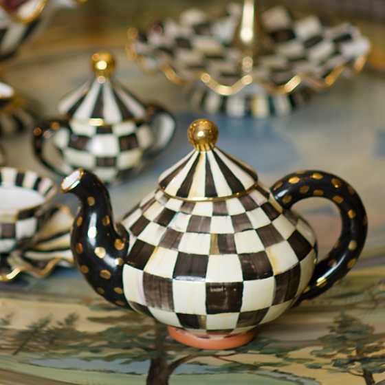 Courtly Check Teapot image six
