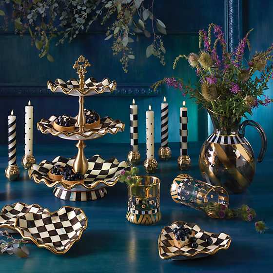 Courtly Check Three Tier Sweet Stand image nine