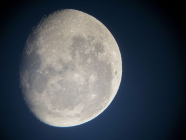 Moon 01-01-2013 at Orion Store