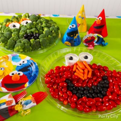 Elmo Birthday Cake on Elmo Birthday Party Ideas   Party City
