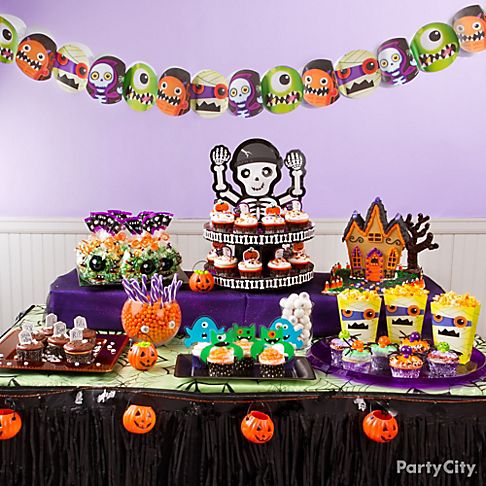 Photos Birthday Cakes on Party Food Ideas  Devilishly Delicious Desserts    Party City