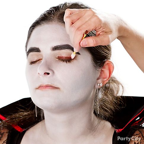 Scene Makeup on Vampire Makeup How To Guide   Video   Party City