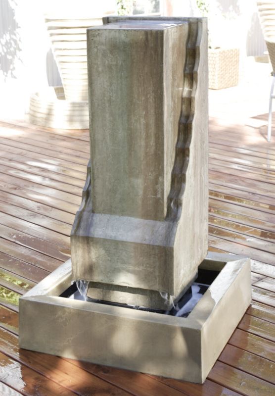 Scallop Monolith Fountain