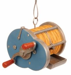 Cast Reel Bird Feeder